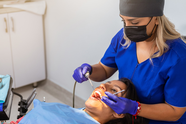How An Emergency Dentist Addresses A Dislodged Tooth